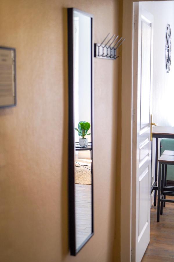 Le Petit Martial - Coeur De Ville,Refait A Neuf,Tout Equipe, Parking Шатору Экстерьер фото